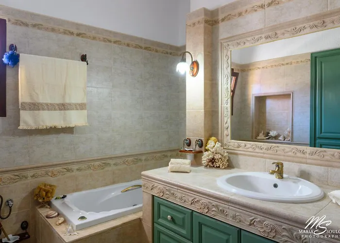 Siridaki 3 Bedroom By The Vakantiehuis *